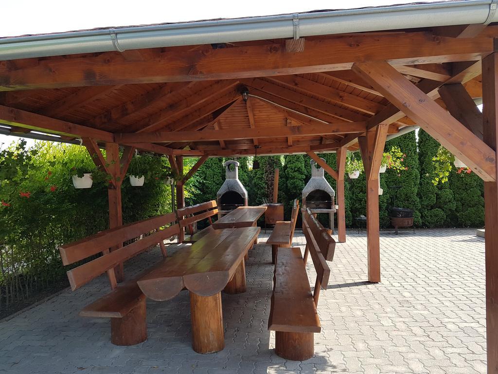 Apartman Taktik Veľký Meder Esterno foto