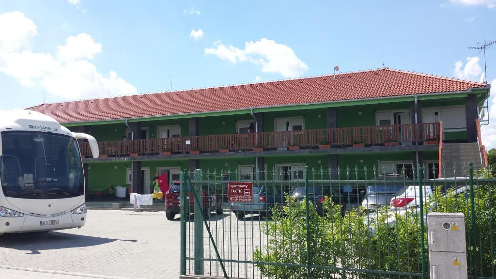 Apartman Taktik Veľký Meder Esterno foto