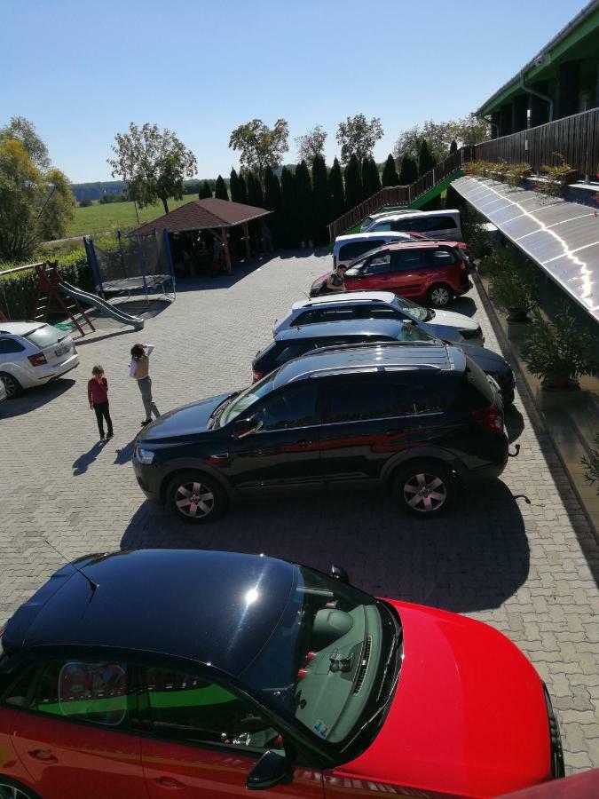 Apartman Taktik Veľký Meder Esterno foto
