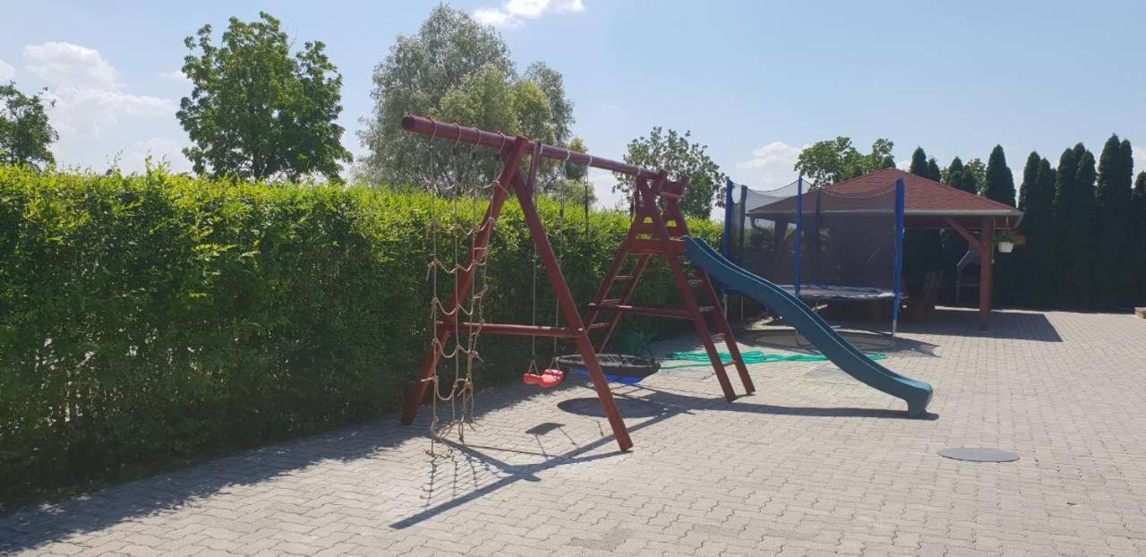 Apartman Taktik Veľký Meder Esterno foto